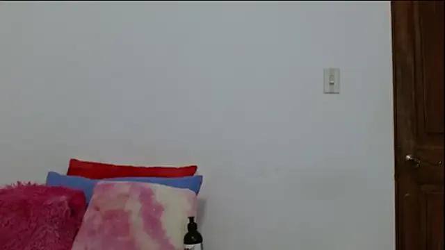 suzanhot_30 on StripChat