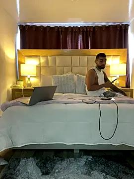 Sweet_and_caramel on StripChat