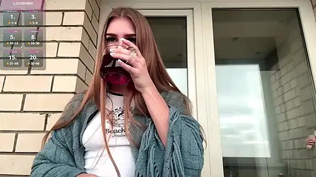 SweetJinny88 on StripChat