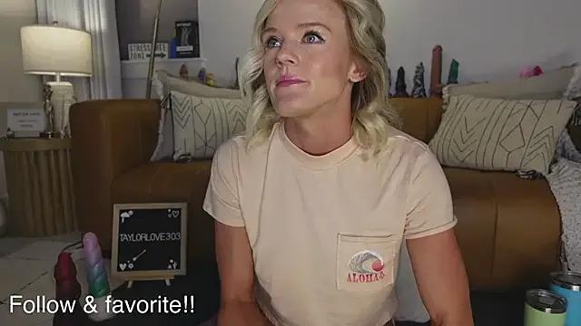 Taylorlove303 on StripChat