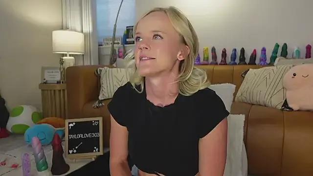 Taylorlove303 on StripChat