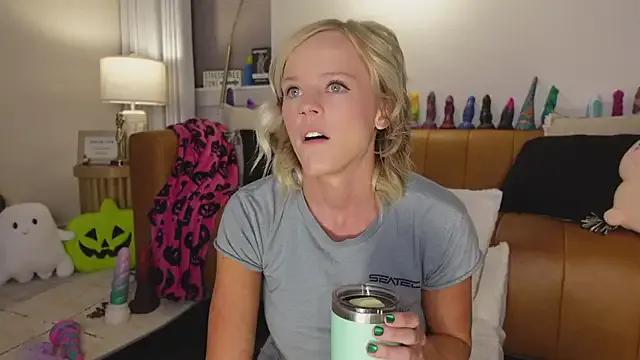 Taylorlove303 on StripChat