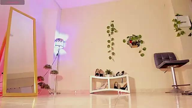 thais_dreams on StripChat