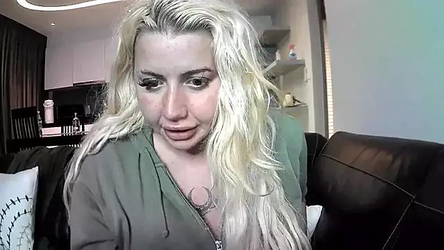 TiaDoll on StripChat