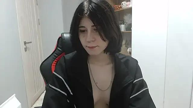 TinaQuiin on StripChat