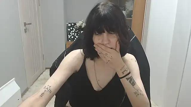 TinaQuiin on StripChat