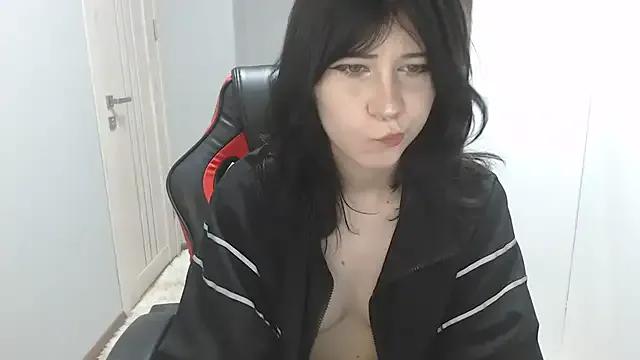 TinaQuiin on StripChat