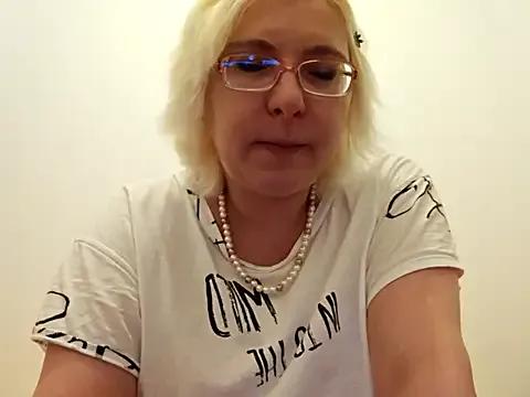 VikaKing — No panties/