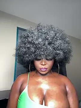 WomanNextdoor1 on StripChat