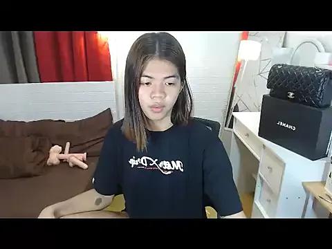 XWildTsYhannaUncutX on StripChat