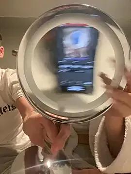 YoungCouple2007 on StripChat