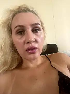 YourBlondee on StripChat