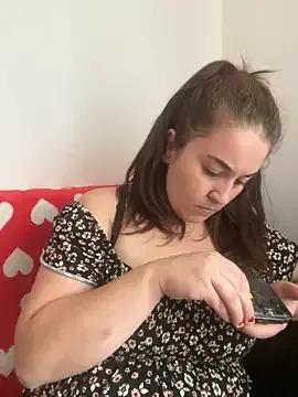 yzabell18 on StripChat