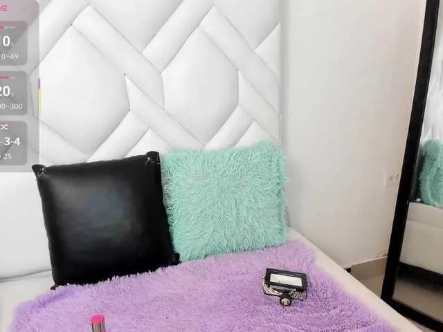 AlexaFoxy18's avatar