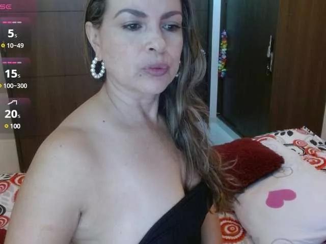 DannyXXXmom on BongaCams 