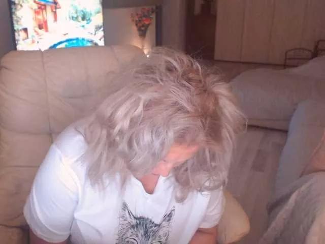 DivineBlond on BongaCams 