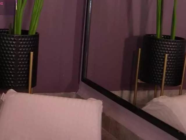 ElleDiane on BongaCams 