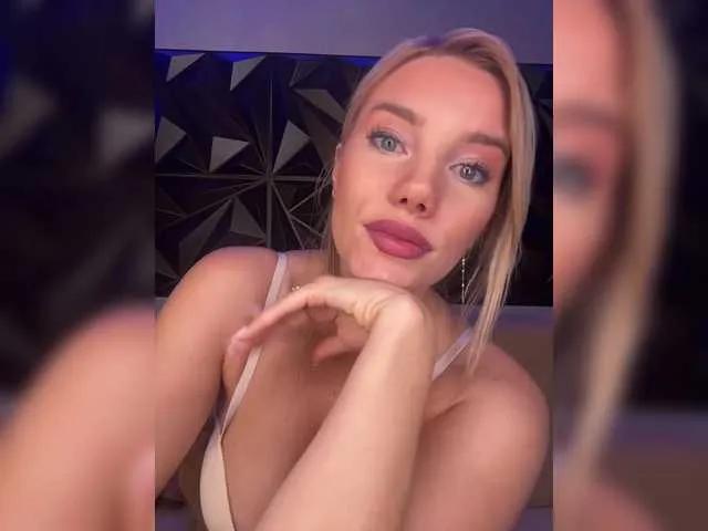 LYLAtop on BongaCams 