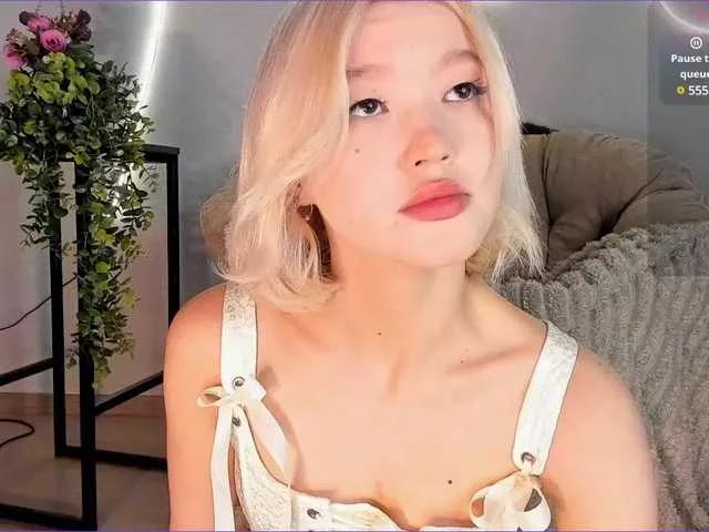milli-sunrise on BongaCams 