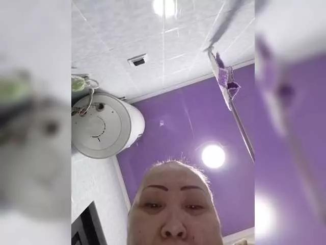 Qweentis on BongaCams 