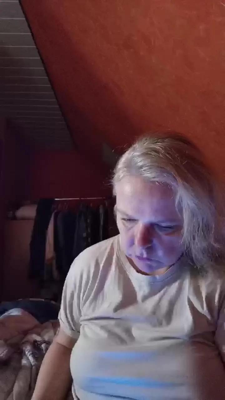 Baby7625 on Cam4 