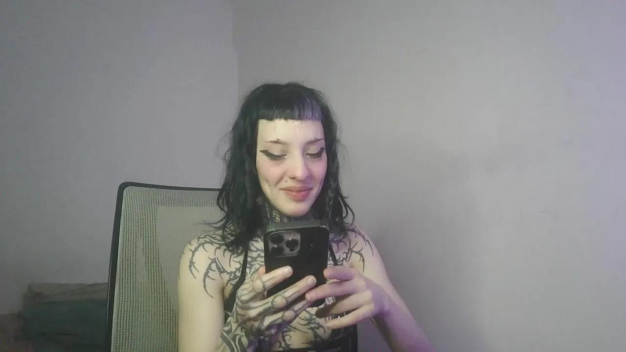 bad_doll_bb on Cam4