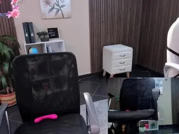 _redfoxxx_ on Chaturbate