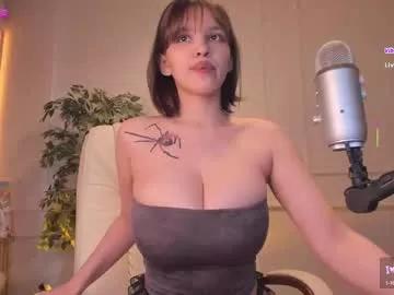 adalyn_glow on Chaturbate 