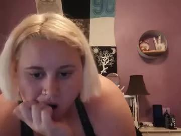 cinnaburwood on Chaturbate 