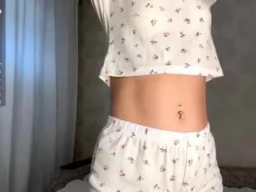evonnesilvestre — Goal: Show my cute belly #shy #18 #new #skinny #bigboobs [20 tokens remaining]