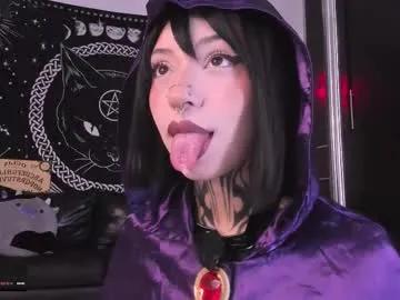 hazellwitch on Chaturbate