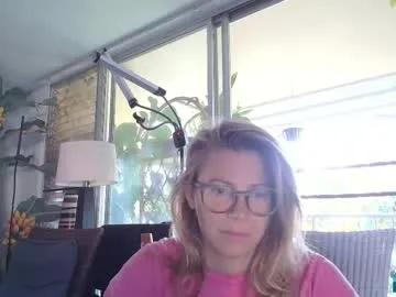 lailagetsnaked on Chaturbate 