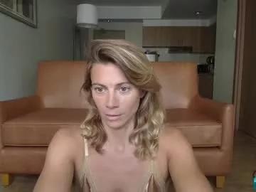lailagetsnaked on Chaturbate 