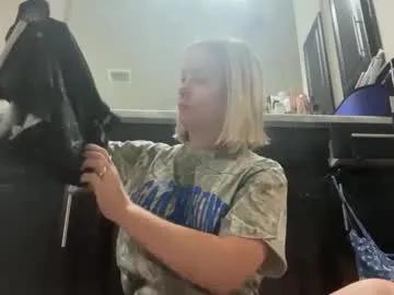 leanneluxecouple on Chaturbate