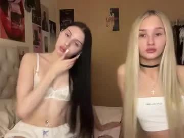 lustytwins on Chaturbate
