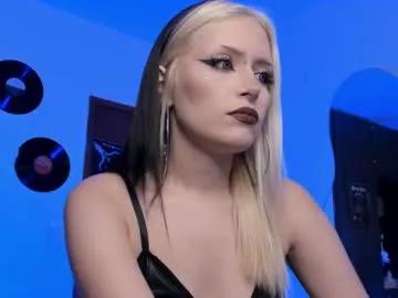 missluna27 on Chaturbate 