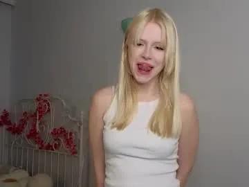 snowwwgirl — Nice to meet u, I'm Bethany and that's my first day! Goal: Air kiss #18 #shy #new #young #teen [0 tokens remaining]