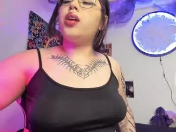 velvetfangs on Chaturbate 
