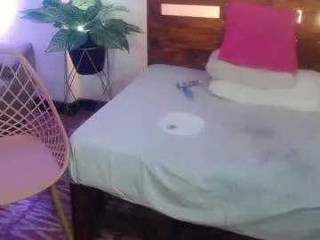yeseniaa25_ on Chaturbate 