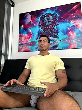 aaroncolombia on StripChat 