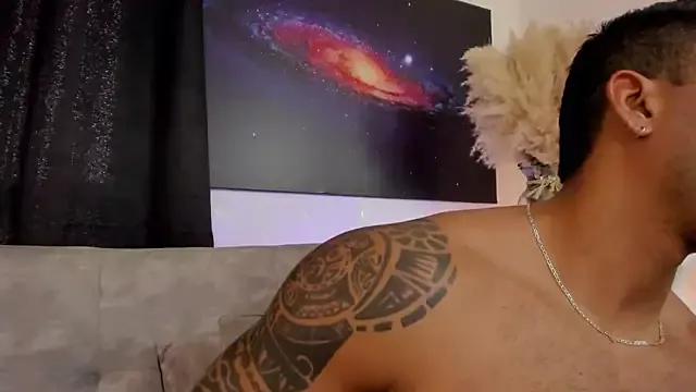 aaroncolombia on StripChat 