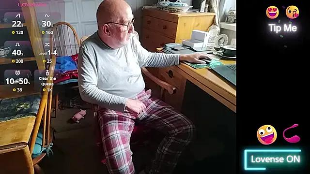 Adamdaddybear on StripChat 