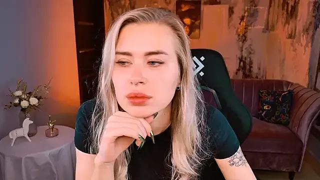 AdelLoys on StripChat