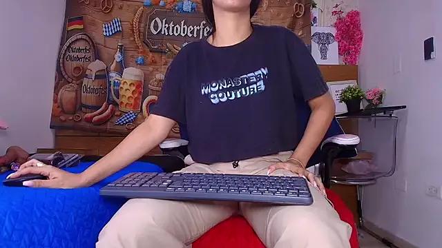 aisha_sh on StripChat