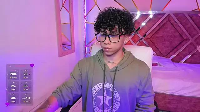 AkazaBoy_ on StripChat 