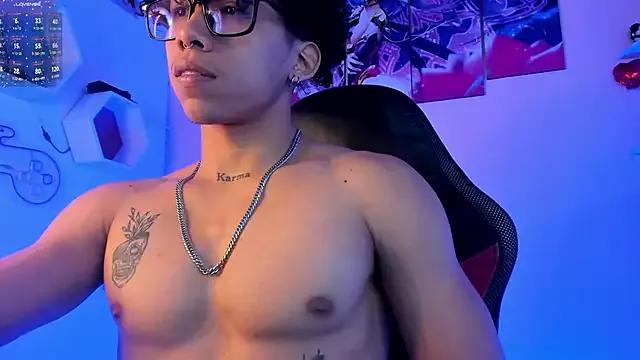 AkazaBoy_ on StripChat 
