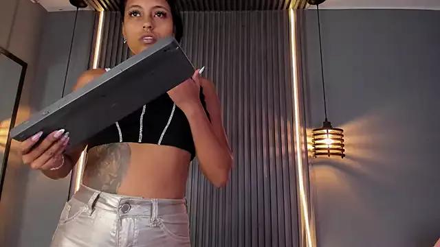 alahia_betancurx on StripChat 
