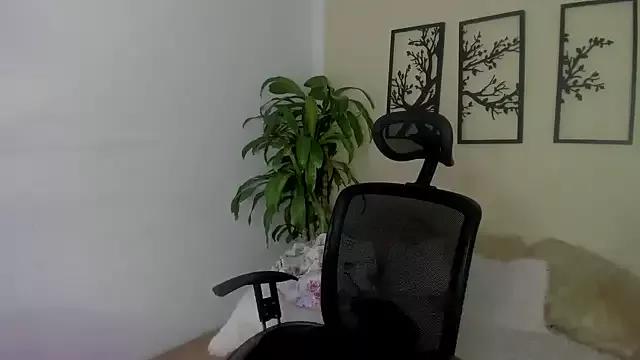 alana_collinss on StripChat 