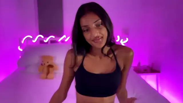 alanaexplicit69 on StripChat 