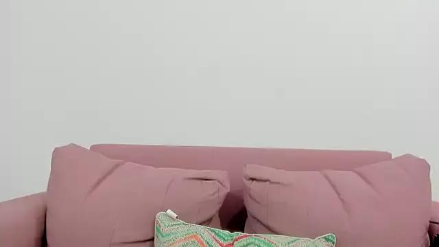 alanaflores_ on StripChat 